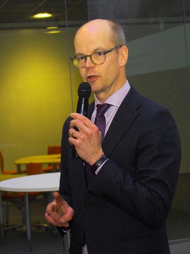 Opetushallituksen pjohtaja Olli-Pekka Heinonen totesi Lions Questin sopivan vuorovaikutteisuutensa vuoksi erittin hyvin opetusmenetelmien kehitysympristksi.
