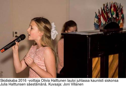 Skidiskaba 2016 -voittaja Olivia Halttunen lauloi juhlassa kauniisti siskonsa Julia Halttunsen sestmn. Kuvaaja: Joni Villanen