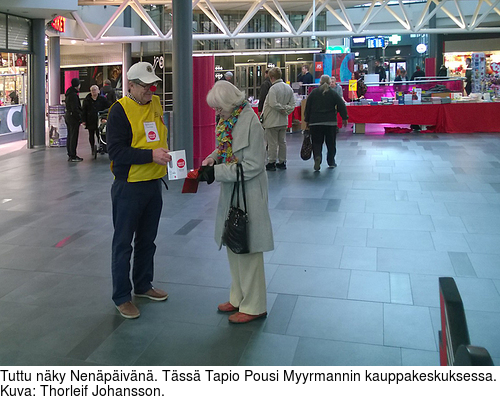 Tuttu nky Nenpivn. Tss Tapio Pousi Myyrmannin kauppakeskuksessa. Kuva: Thorleif Johansson.